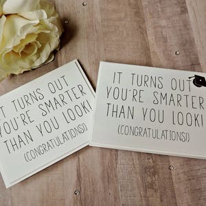 Resulta que eres más inteligente de lo que pareces Tarjeta de felicitación- Tarjeta de graduación- Nueva tarjeta de trabajo- Tarjeta universitaria- Tarjeta divertida- Felicitaciones Graduado