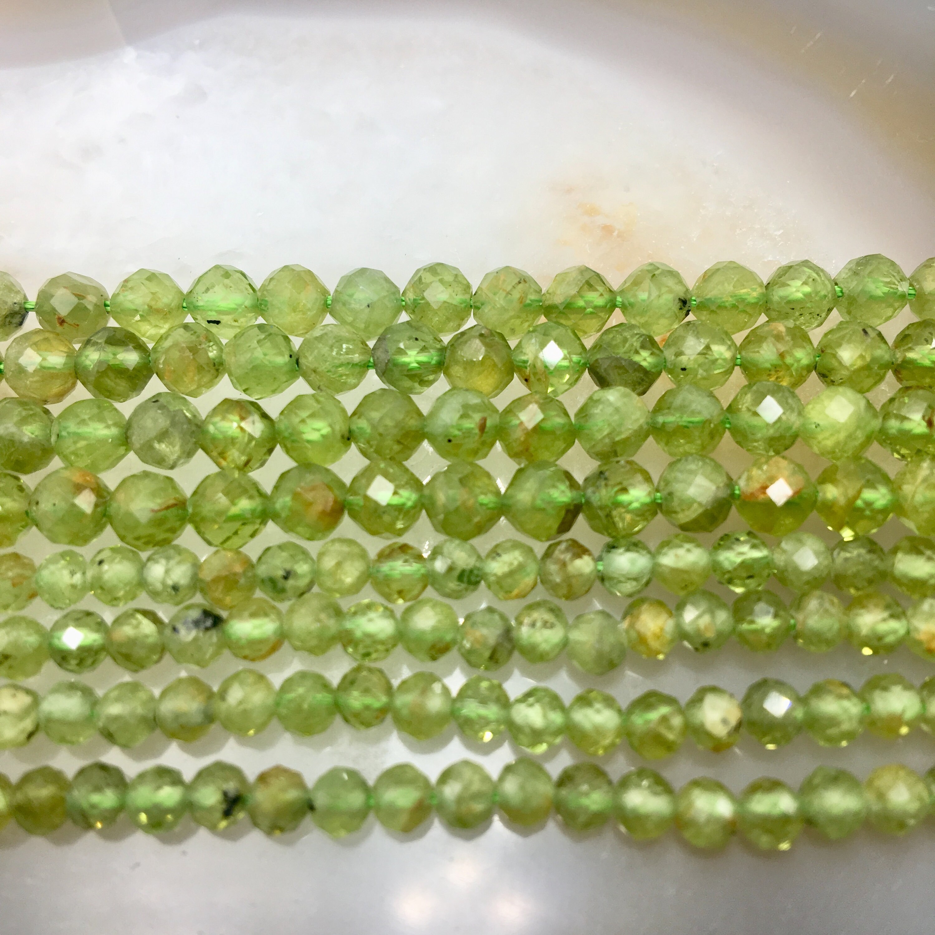 Peridot 9.3x7.3mm Cushion 2.44ct - 16SL2A