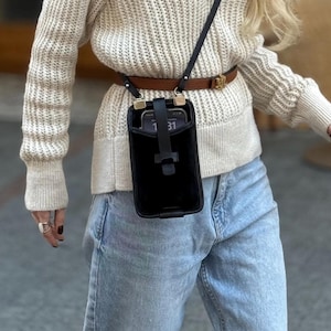 Estuche de cuero para teléfono con dos bolsillos y ranura para tarjeta de crédito, bolso de gamuza negra para teléfono, el mejor regalo para viajeros, bolso delgado con correa cruzada