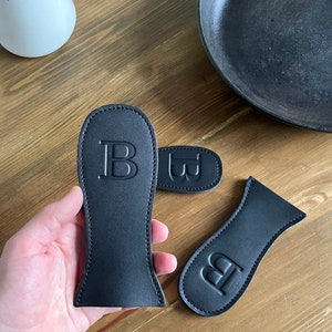 Capa longa para alça de panela em 3 tamanhos e 2 cores, suporte para alça quente para frigideira, presente para a mãe, capa personalizada para alça de frigideira resistente ao calor