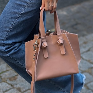 Petit sac à main en cuir avec bandoulière ou non, sac à main en cuir rose pâle poussiéreux, petit sac pour femme avec ou sans fermoir sur le dessus en rose pâle poussiéreux