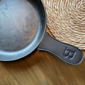 Leather Skillet Handle Cover: Heat-Resistant Pan Holder