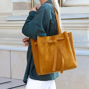 Slouch bag.Large TOTE leather bag in CAMEL brown with zipper