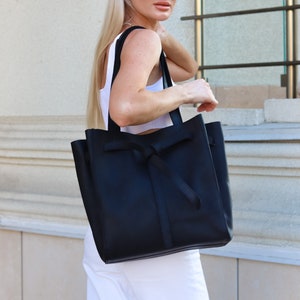 Large Black Leather Bucket Bag: Distressed Pull Up Leather Tote