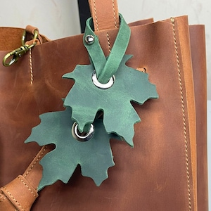 2er Set Ahorn Taschen Anhänger: Personalisierbares Leder Accessoire für Rucksäcke, Handtaschen, Geldbörsen, Geschenk für Sie, Geschenk für Mama