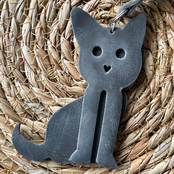 Kitty bag charm, Stylish Leather Bag Charm with a leash, Adorable Addition to Any Purse or Backpack, Gift for her or mom