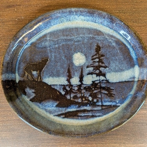 Vintage David Karakatsoulis Studio Pottery Platter | Wolf Howling at Moon | Blue Glazed Stoneware Minnesota Artist Signed