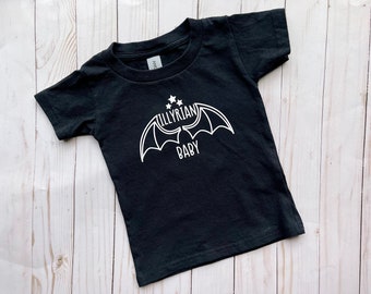 Lizensiertes Illyrian Baby ACOTAR Kid’s Shirt, Night Court ACOTAR, ACOTAR Kinder- und Babyshirt, Sarah j Maas, Babyshirt, illyrisches Trainingslager