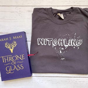 Licensierad Witchling Comfort Colors-skjorta, Manon Blackbeak, Throne Of Glass-merchandise, Dorian, Terrasen, SJM-merchandise, Bleed Whatever Color You Tell