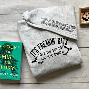 It’s Freakin Bats ACOTAR Crewneck, Spooky Season Book Merch, Bat Boys Cassian Azriel Rhysand, Wingspan, It’s Frickin Bats, ACOMAF Shirt