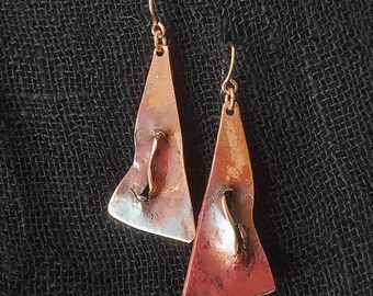 Knurled triangle earrings. handcrafted in flame painted copper
