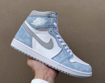 jordan 1s hyper royal