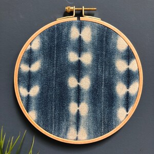 6" blau Indigo afrikanischen Mudcloth Galerie Wand große Wandbehang, Holz Kreis Rahmen, moderne Boho authentische Vintage Textil