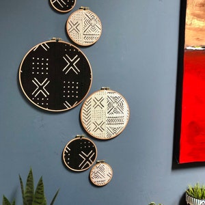 Afrikanische Mudcloth Galerie Wandbehang Dekor Set, Holz Kreis Rahmen verschiedene Größen, moderne Boho, authentische Vintage Textilkunst 6 Stück