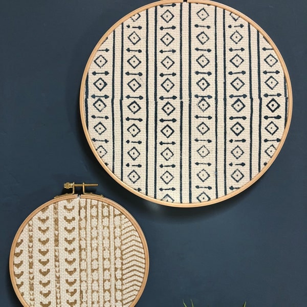 African Mudcloth Gallery Wall Large Wall Hanging, Wood Circle Frame Various Sizes, Modern Boho, Authentic vintage Textile Art (en anglais seulement) Ensemble de 2