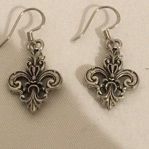 Fleur de Lis Earrings - pewter charm