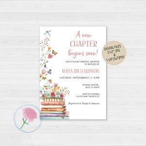 Puede incluir: Invitación a una despedida de soltera con ilustraciones florales y de libros. El texto dice "¡Un nuevo capítulo comienza pronto!" con detalles para la fiesta de Maya Richardson. Incluye archivos digitales JPG y PDF.