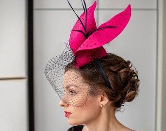 Chapeau fascinateur Kentucky Derby rose chaud et noir avec voile de cage à oiseaux, chapeau Royal Ascot, fascinateur de fête de mode PRÊT à EXPÉDIER