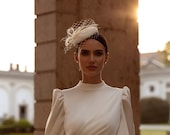 Small Ivory Wedding Felt Pill Box Veil Fascinator Hat  display picture 1
