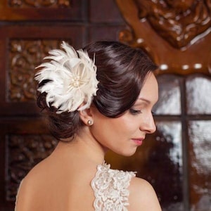 Ivory Hair Feathers Bridal Flower comb, Flower Wedding , Wedding Feathers Hair Piece for bride
