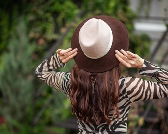 Vtg Two-Tone Wide Brim Wool Hat In Taupe & Black Stitch Detail Chic & Stylish De Two Tone Wool Fedora Hat: Wide Brim Stylish Hat - Etsy main image 4