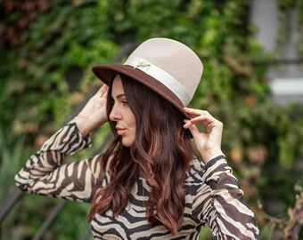 Vtg Two-Tone Wide Brim Wool Hat In Taupe & Black Stitch Detail Chic & Stylish De Two Tone Wool Fedora Hat: Wide Brim Stylish Hat - Etsy main image 2
