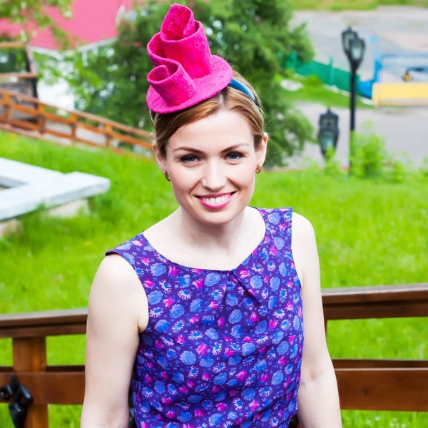 Chapeau Fascinator rose/Fuchsia moderne avec dentelle, Fascinator Party, Haedpiece rose, chapeau Melbourne Cup, Spring Races Fascinator