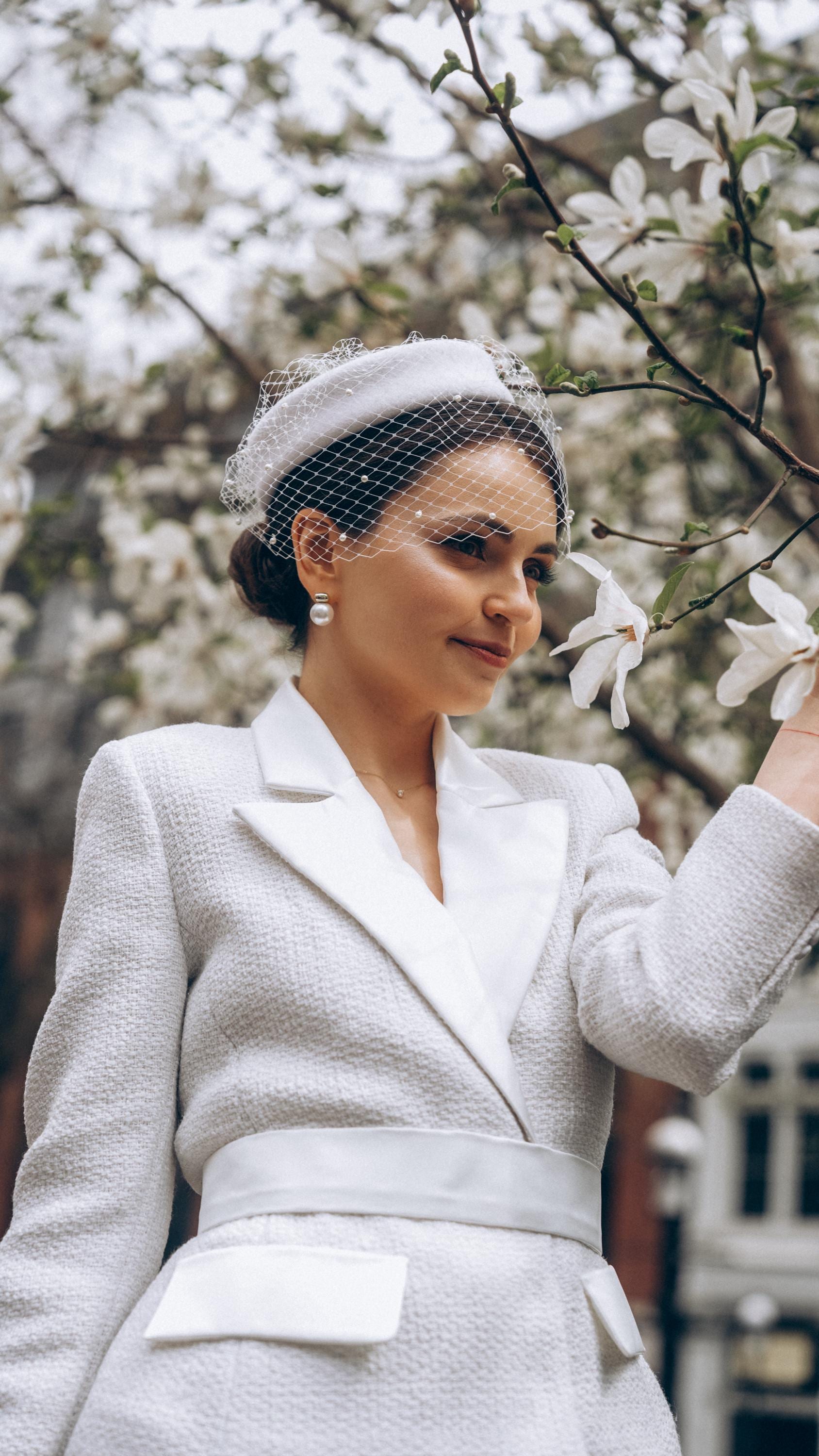 Elegant White Veiled Pillbox Hat - Women\'s Accessories S4f2cd9c504d44b14a74d5ba9f335c  main image 4