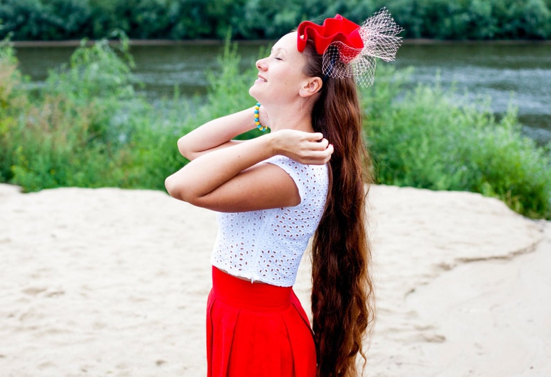 Red Fascinator Mini Hat, Coctail Hat, Wedding Guest Hat, Red Headpiece, Derby Fascinator, Hat With Veil image 3