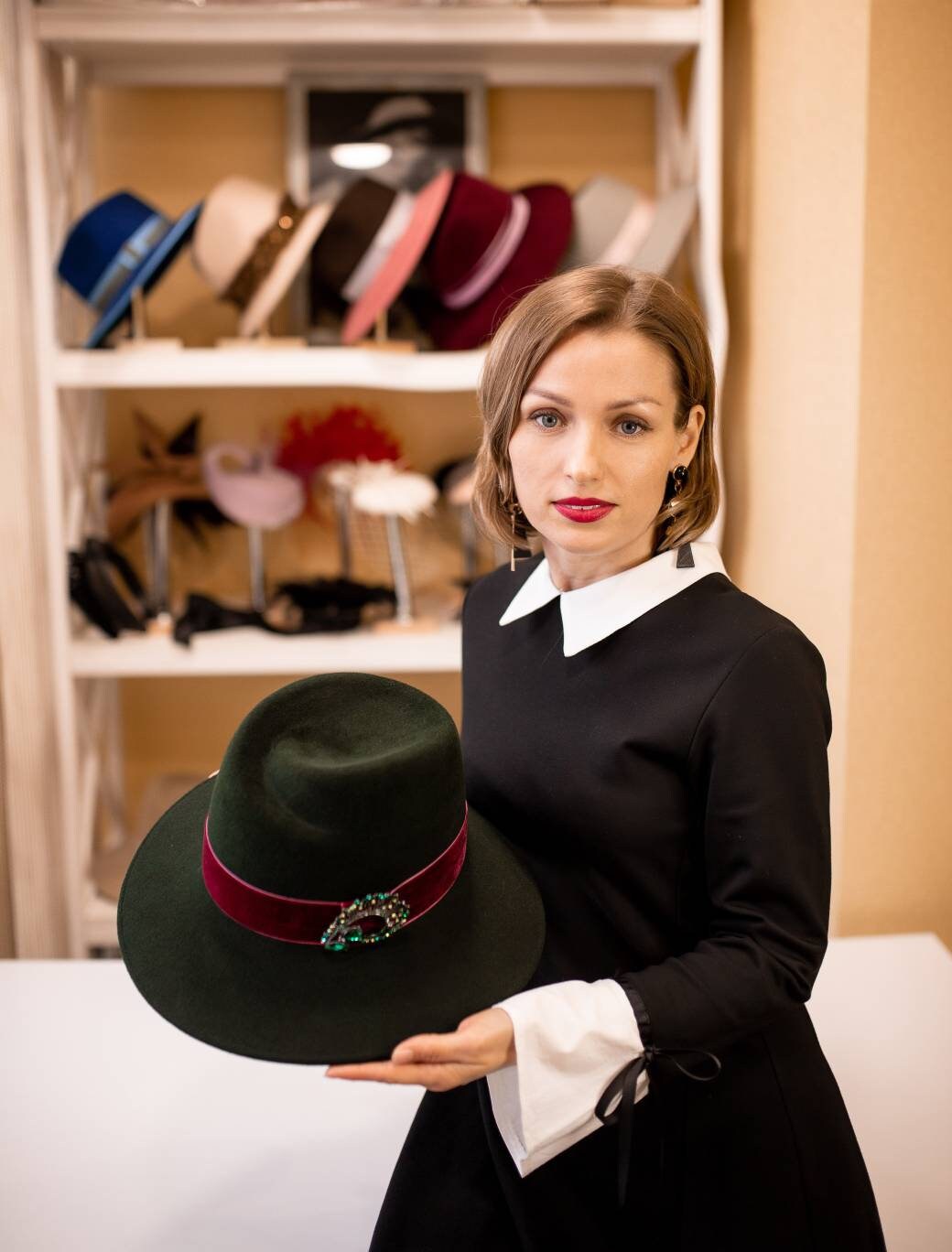 Green Velour Fedora Hat: Wide Brim Brooch, Handmade Felt  display picture 1