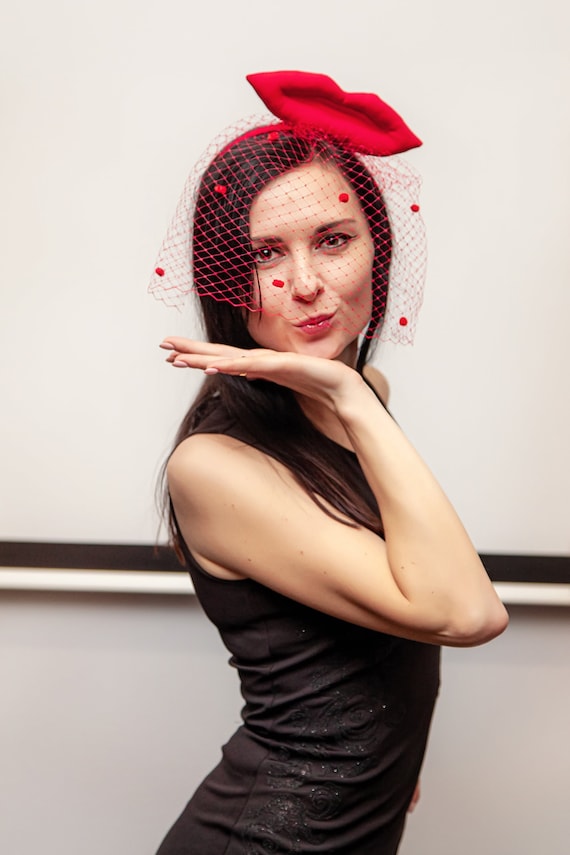 Red Lips Veil Fascinator: Valentine display picture 3