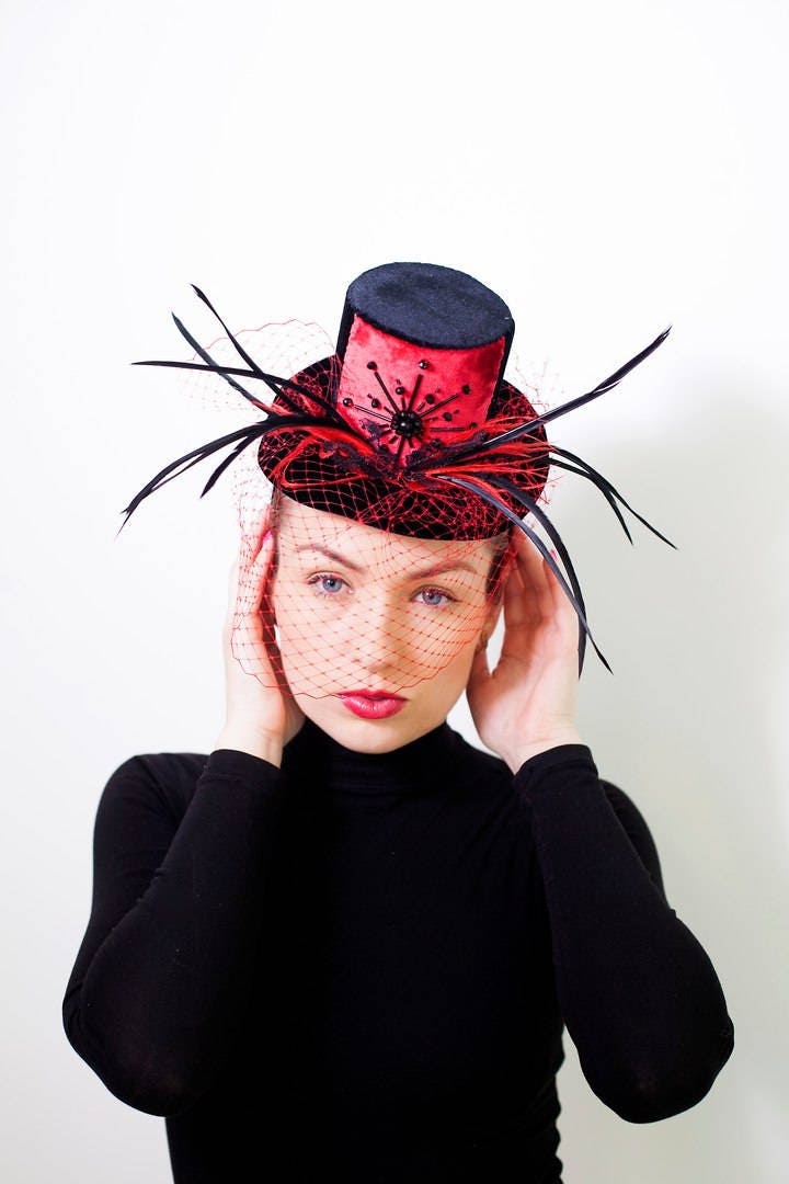 Black & Red Mini Top Hat: Feather Fascinator, Royal Ascot  display picture 1
