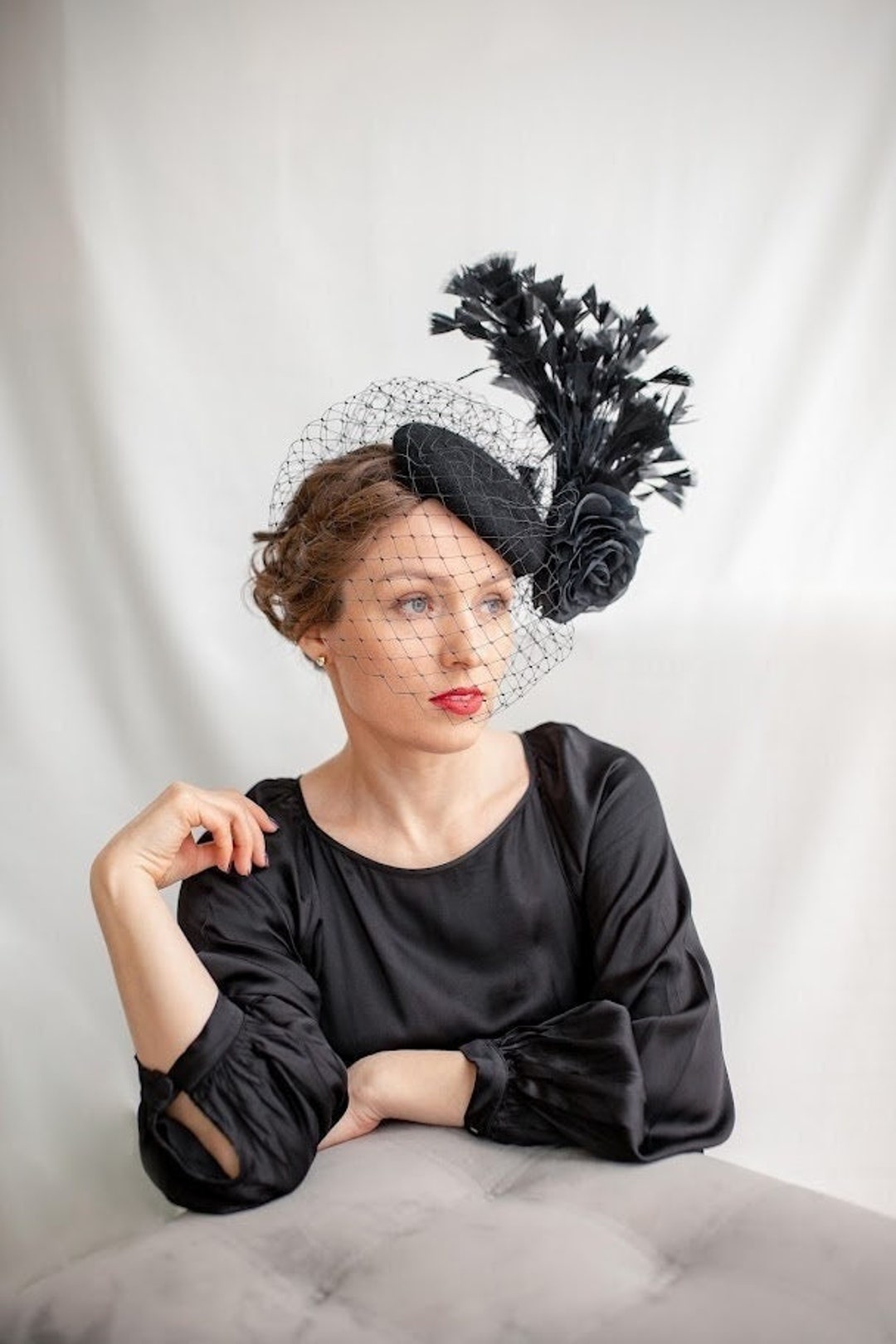 VTG black Facinator/Church  Cloche Hat Slim Feather Detail Vintage feather church hat, - Gem main image 2