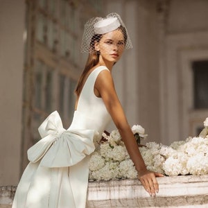 Ivory/White Wedding Veil Pillbox Bride Hat, Wedding Veil Fascinator, Wedding Bride Headpiece image 4