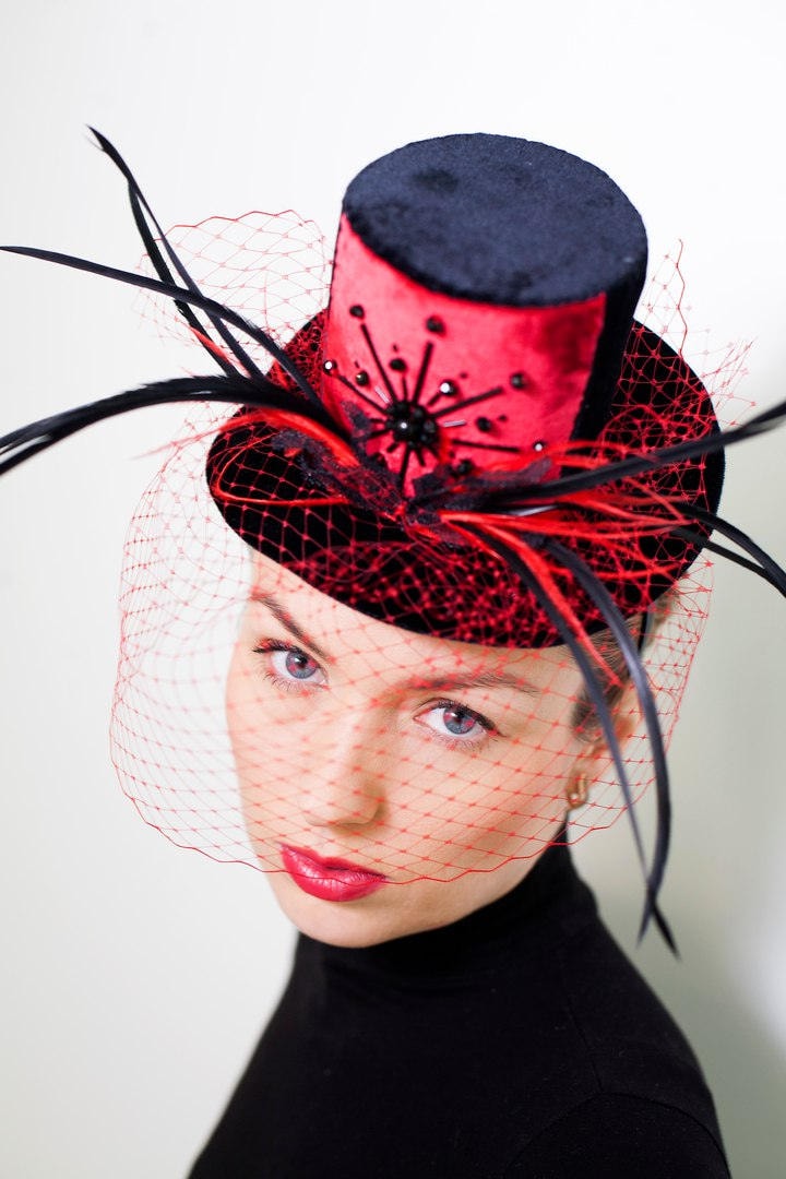 Black & Red Mini Top Hat: Feather Fascinator, Royal Ascot  display picture 1