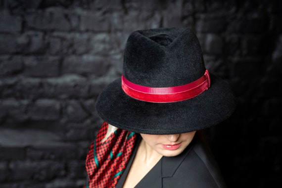 Black Velour Fedora Hat: Wide Brim Elegant Women display picture 1