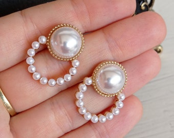 Gold Stud Earrings, Bridal Earrings, Pearl Stud Earrings - E238