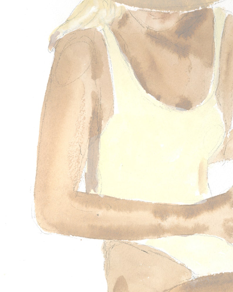 Peut inclure: Une peinture &agrave; l'aquarelle d'une personne portant un haut sans manches jaune clair. Les bras de la personne sont crois&eacute;s et le haut est visible des &eacute;paules &agrave; la taille.