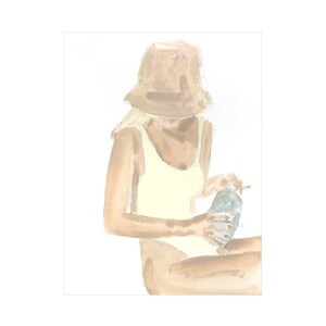 Peut inclure: Une peinture &agrave; l'aquarelle d'une personne portant un chapeau de soleil marron et un maillot de bain jaune, assise et tenant une bouteille.