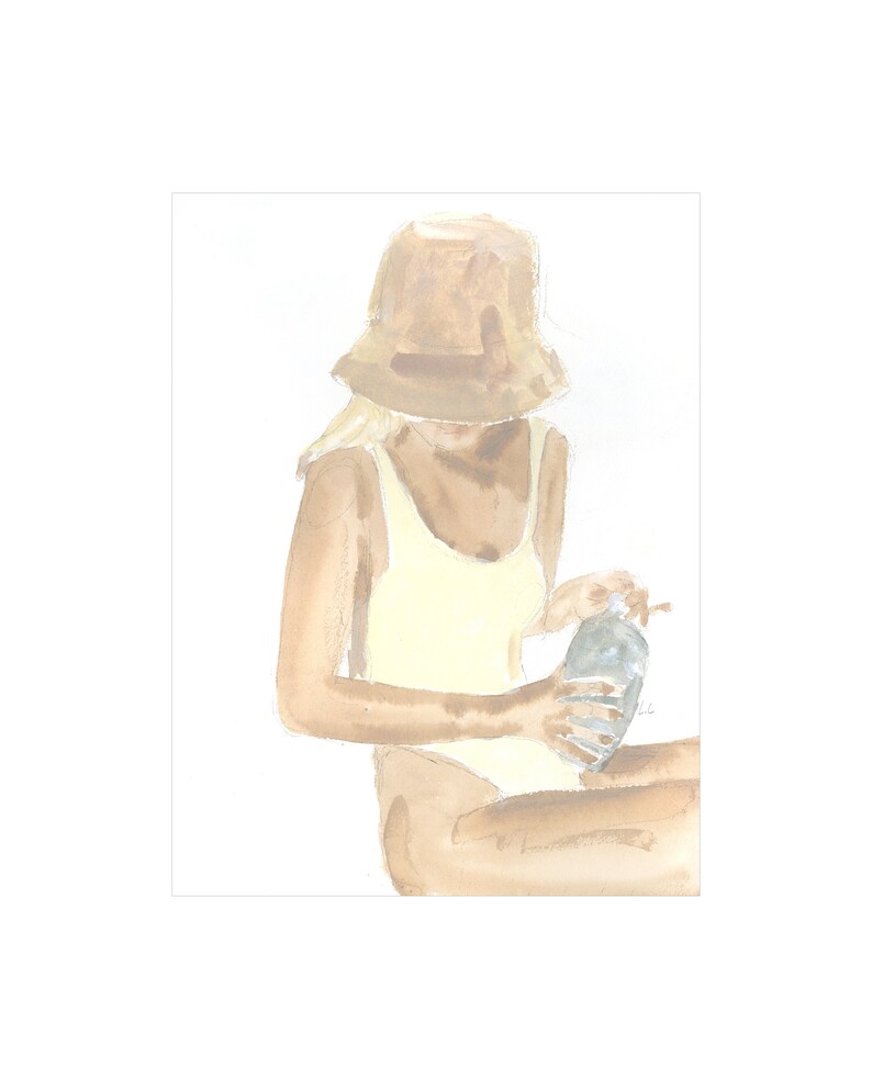 Peut inclure: Une peinture &agrave; l'aquarelle d'une personne portant un chapeau de soleil marron et un maillot de bain jaune, assise et tenant une bouteille.