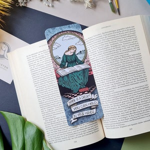 Jugendstil lesende Dame Lesezeichen mit Spruch: „Book is a dream you can keep in your hands“