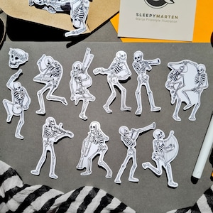 Vinylstickerset feestskeletten die instrumenten bespelen en dansen