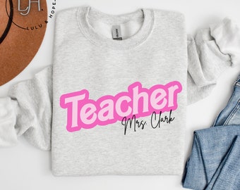 Sweat enseignant personnalisé avec nom, sweat rose, chemise rose, chemise enseignante personnalisée avec nom, chemise enseignante girlie avec nom,