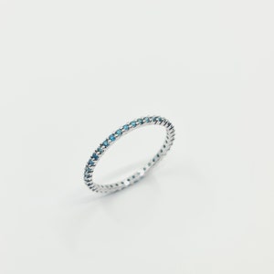 750er Weißgold Memory Ring mit 40 Brillanten 0,36ct. VS-SI/Fancy Blue(behandelt) Gr.53 Made in Germany