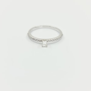 750er Goldring mit Diamanten 0,32ct VS/G-F Smaragdschliff Solitär, Seitendiamanten in Brillantschliff Gr.54