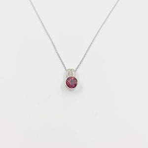 Gold 585 Halskette mit Rhodolith Edelstein. Made in Germany.