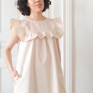 Mini-robe à volants en coton bio (écru) HANA