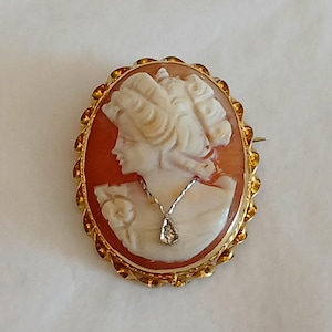 Vintage 14K Yellow Gold Carved Shell Cameo Brooch/Pendant Diamond Accent