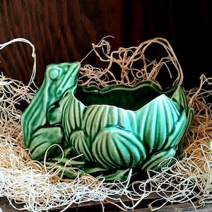 Vintage McCoy Frog & Lotus Planter-Emerald Green-Kitschy Succulent Pot