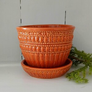McCoy Pottery Persimmon Orange Beaded & Banded Planter with Attached Saucer 4 1/4"
